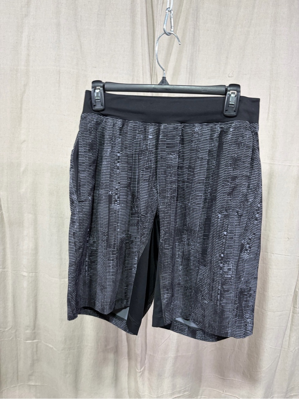 lululemon athletica Men's Black Heathered Athletic Shorts